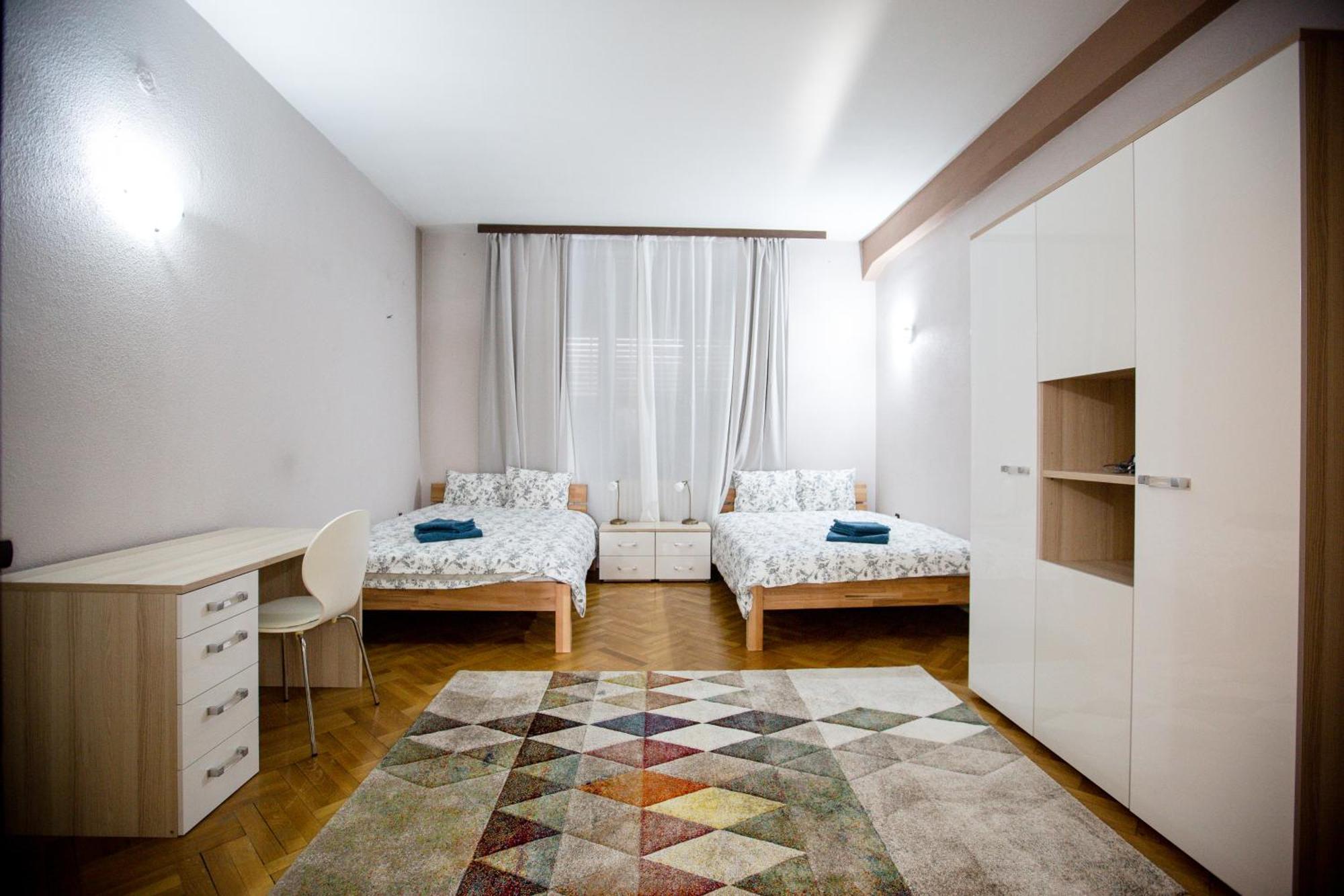 Spacious City View Apartment With Balcony Bucharest Exterior photo